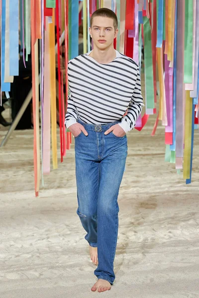 Look 12